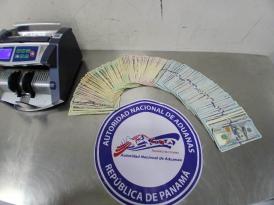Detectan a 5 viajeros con dinero oculto en ropa interior