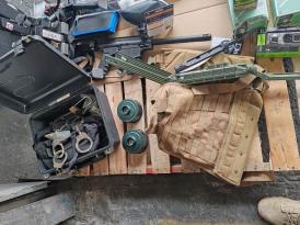 Retienen contenedor con armas y  municiones