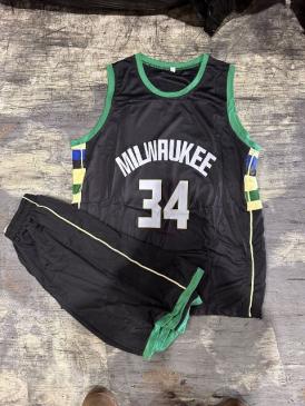 Decomisan pantalones y suéteres de la NBA por presunta falsificación