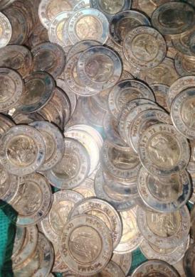 Retención de monedas martinellis presuntamente falsas