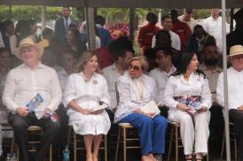 Aduana participa en acto protocolar de cremación de banderas en desuso