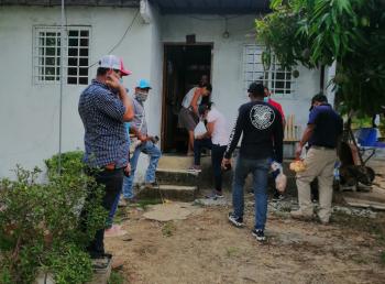 Colaboradores de Aduanas participan en la entrega de ayuda solidaria