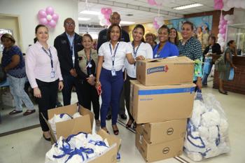 Colaboradores de Aduanas entregan donaciones en el Instituto Oncológico Nacional