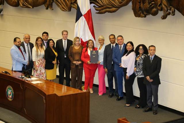ratificacion directora
