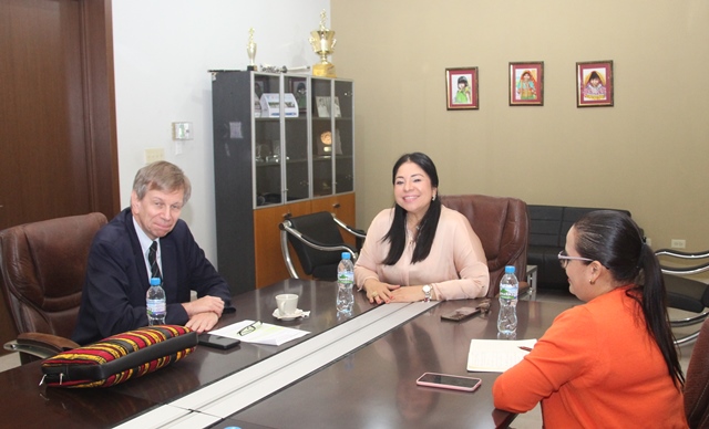 visita embajador