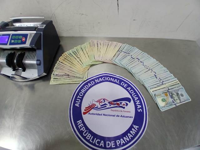 DINERO aduana
