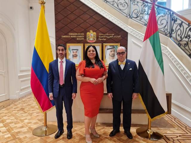 con el embajador de colombia