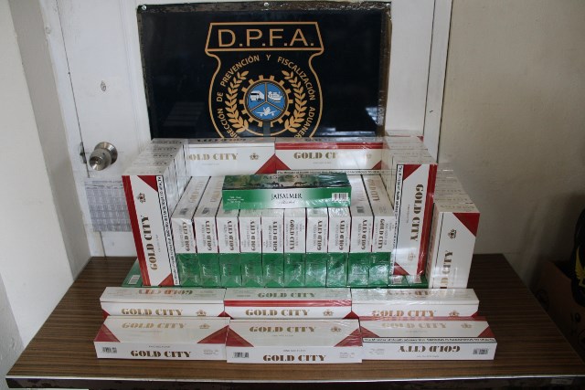 divisa bultos de cigarrillos
