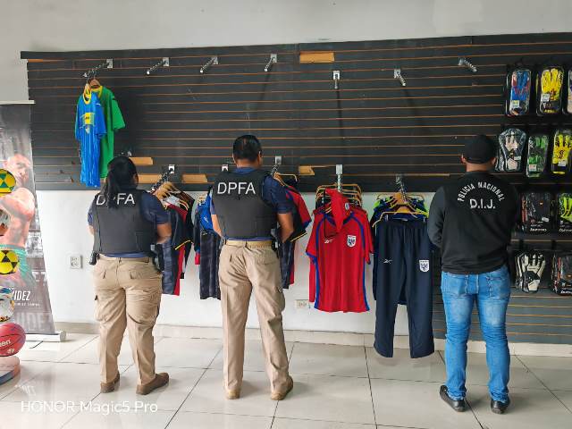 retienen camisetas